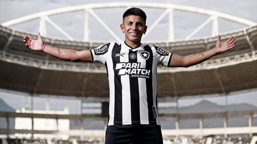 CHAU al sueño de Boca: Thiago Almada fue presentado en Botafogo y su cláusula es de jugador TOP europeo