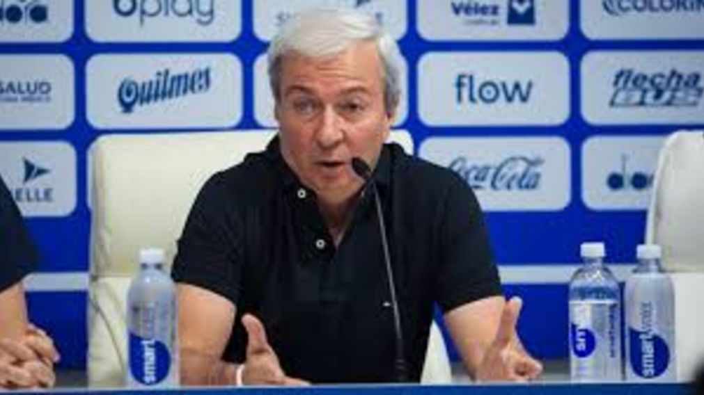 El presidente de Vélez NEGÓ una oferta formal del City Group por Valentín Gómez