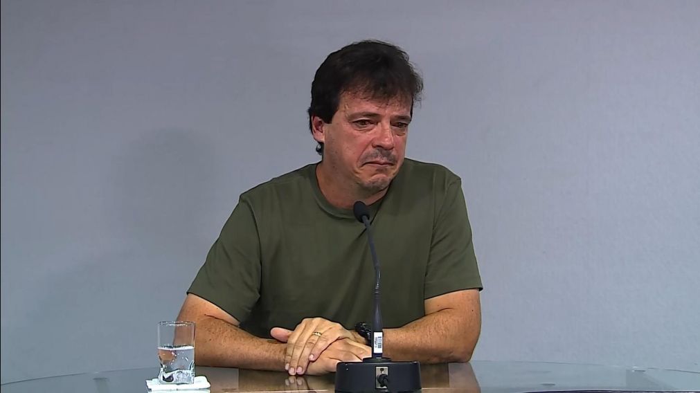 CRISIS en Fluminense: Diniz RENUNCI� y termin� llorando en su despedida