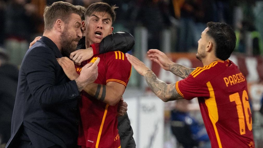SONRÍEN Paredes y Dybala: De Rossi SEGUIRÁ SIENDO el DT de Roma