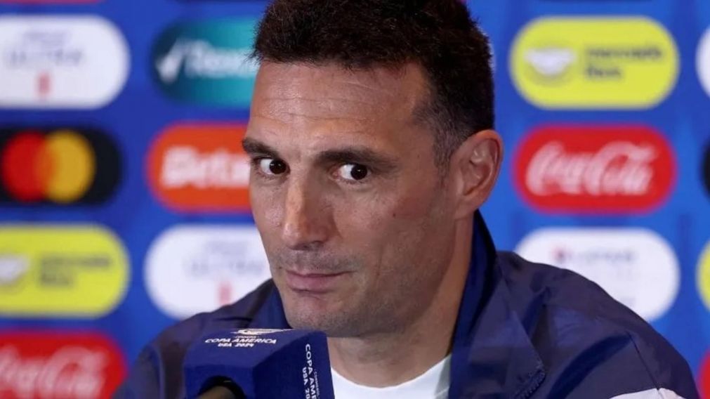 VIDEO: Scaloni tuvo un curioso CRUCE con un PERIODISTA por su NÚMERO de Whatsapp