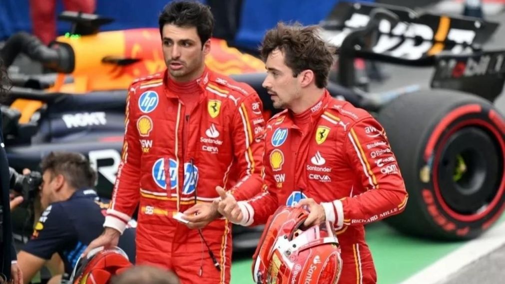 Leclerc y Sainz, compañeros en Ferrari, se chocaron y ESTALLÓ EL ESCÁNDALO: cruce de declaraciones