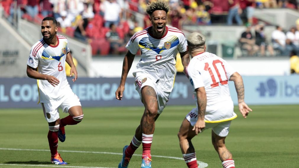 Venezuela SE LO DIO VUELTA a Ecuador y arranc� la Copa Am�rica con un triunfazo