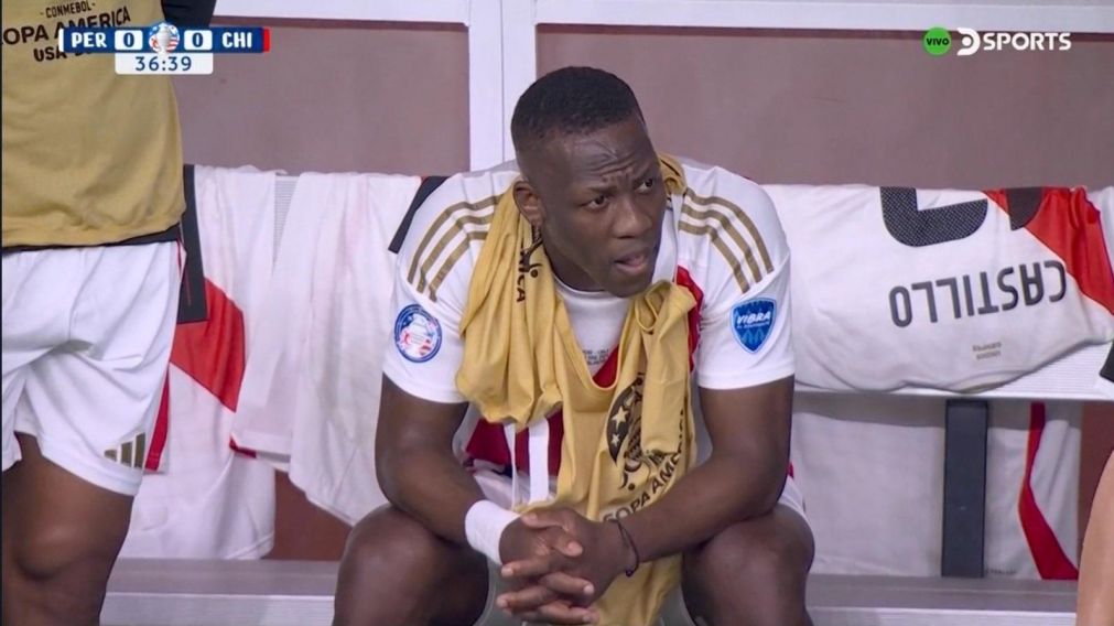 Atenci�n Boca: SE LESION� Luis Adv�ncula y debi� dejar el partido de Per� en la Copa Am�rica