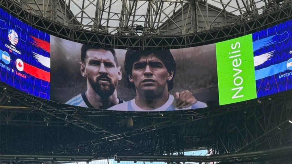 La tremenda GIGANTOGRAFÍA de Maradona y Messi en el debut de Argentina en la Copa América