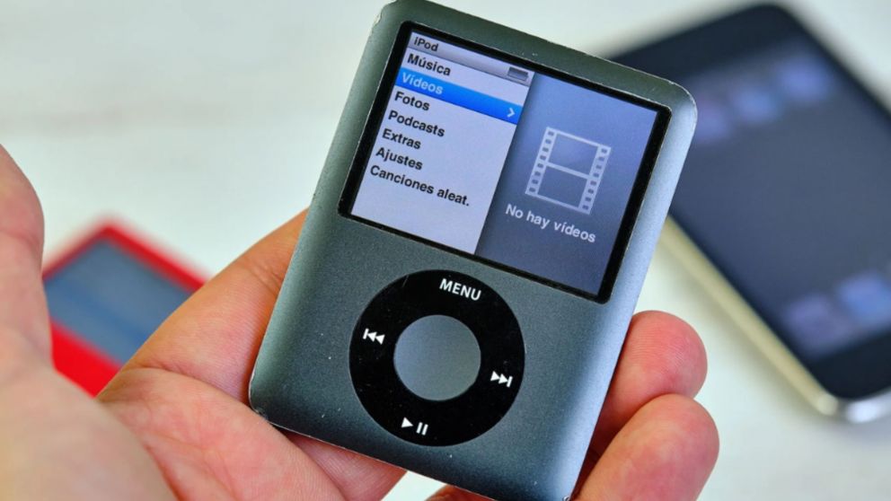 Moda retro: cada vez más personas vuelven a usar iPods en pleno 2024