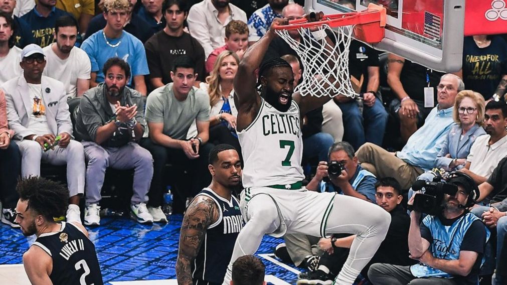 NBA: Boston Celtics le GAN� de visitante a Dallas Mavericks y qued� a una VICTORIA del t�tulo