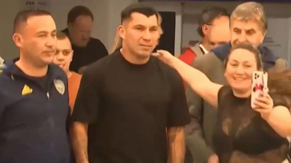 Medel LLEGÓ al país para sumarse a Boca y ¡CASI PIERDE SU BILLETERA!