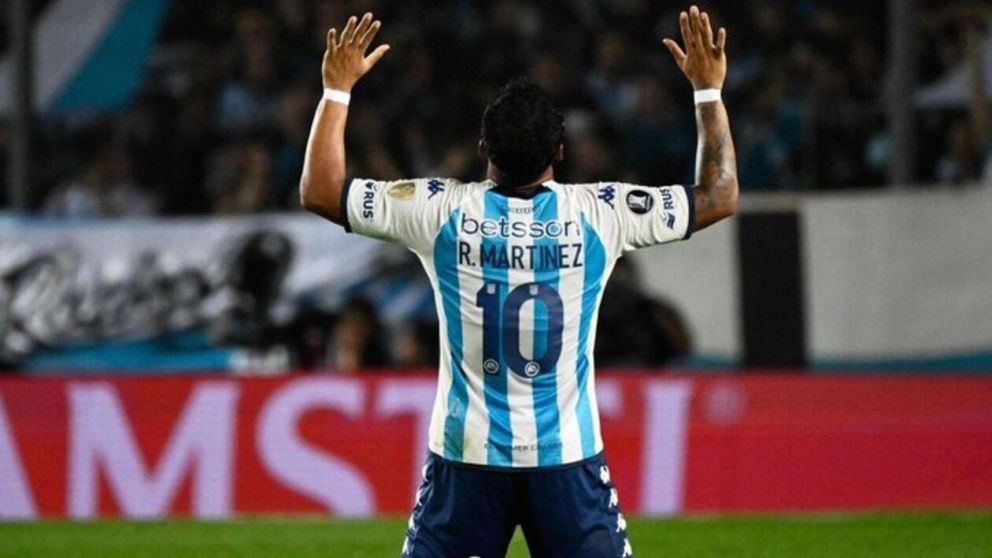 Roger Martínez presiona a Racing para alejarse en este mercado de pases: los detalles