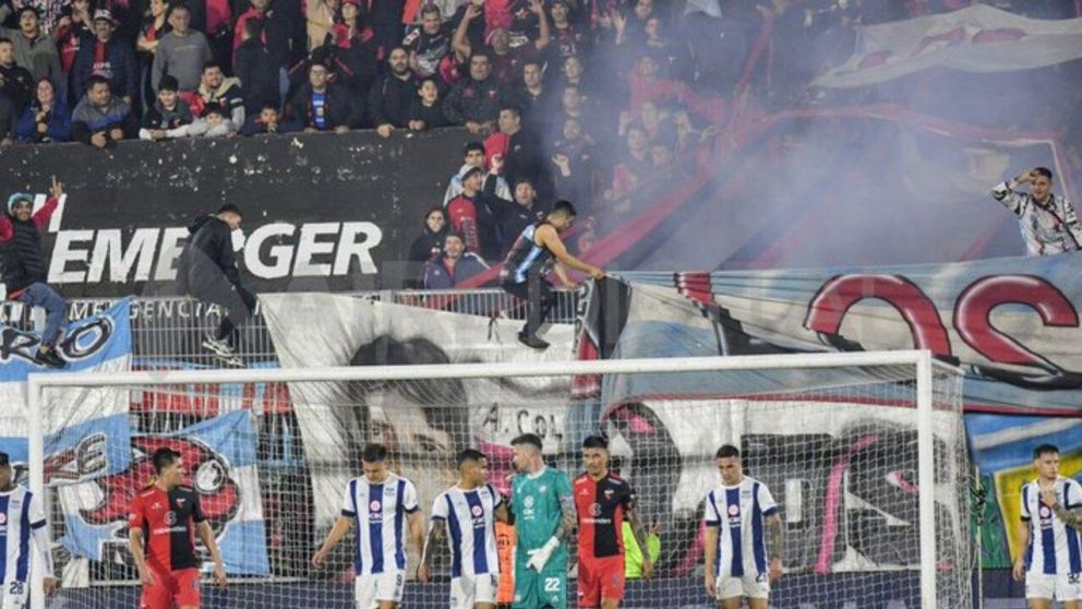 VIDEOS: la interna de la barra de Colón GENERÓ LÍOS en el cruce con Talleres por Copa Argentina