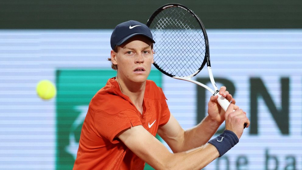 Jannik Sinner destruyó a Dimitrov y festeja ser el mejor metiéndose en semifinales de Roland Garros