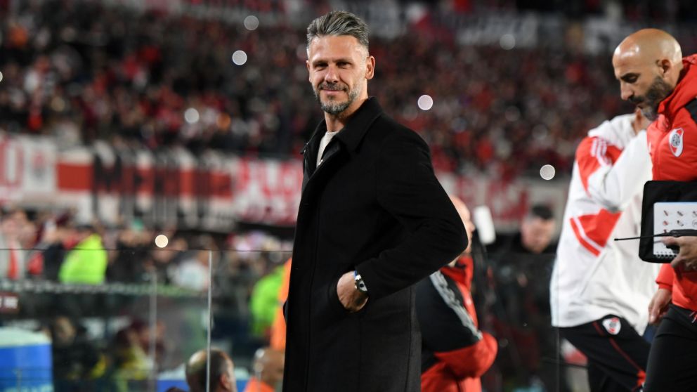 Video: La TREMENDA silbatina de los hinchas de River a Demichelis y la ESTRATEGIA para evitar una REPROBACIÓN mayor