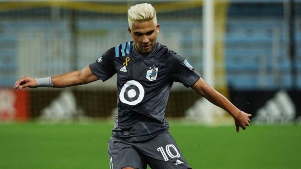 Bebelo Reynoso, que fue tendencia por su video con el arma, fue DESTRUÍDO por un compañero de la MLS