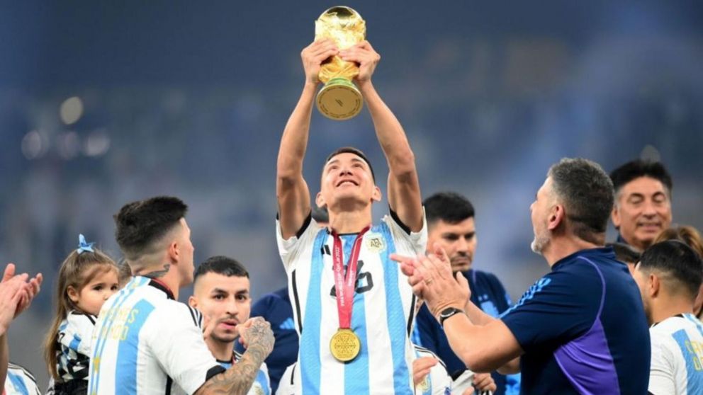 Nahuel Molina se hizo un ESPECTACULAR TATUAJE por el Mundial Qatar 2022