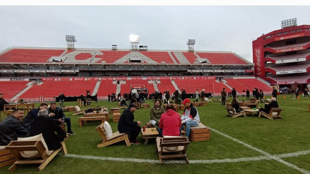 INSÓLITO: Se hizo un ASADO DENTRO del estadio de Independiente y fue VIRAL en las redes sociales