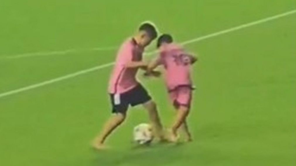 Mateo Messi lo BAIL� y le hizo un TREMENDO CA�O a Benjam�n Su�rez: el video