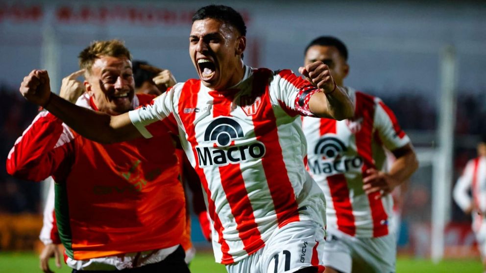¿El GOL DEL AÑO?: Santiago Rodríguez anotó desde LA MITAD DE LA CANCHA en el empate entre Instituto y Unión