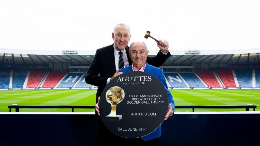 Los ingleses aún SANGRAN por Diego Maradona: "Pagaría siete millones para comprar su Balón de Oro y destruirlo"