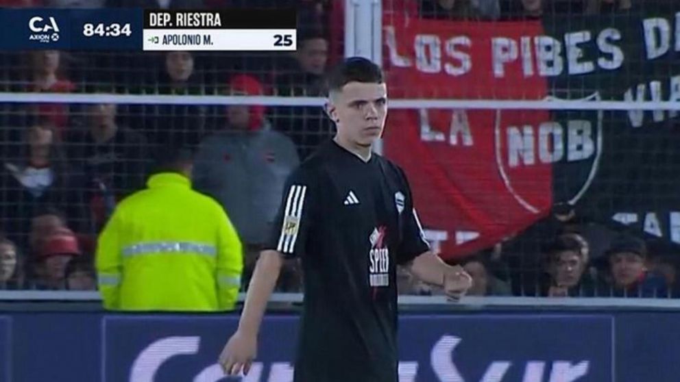 HIST�RICO: Mateo Apolonio, de Riestra, se convirti� en el jugador m�s JOVEN en DEBUTAR en la PRIMERA divisi�n del f�tbol argentino