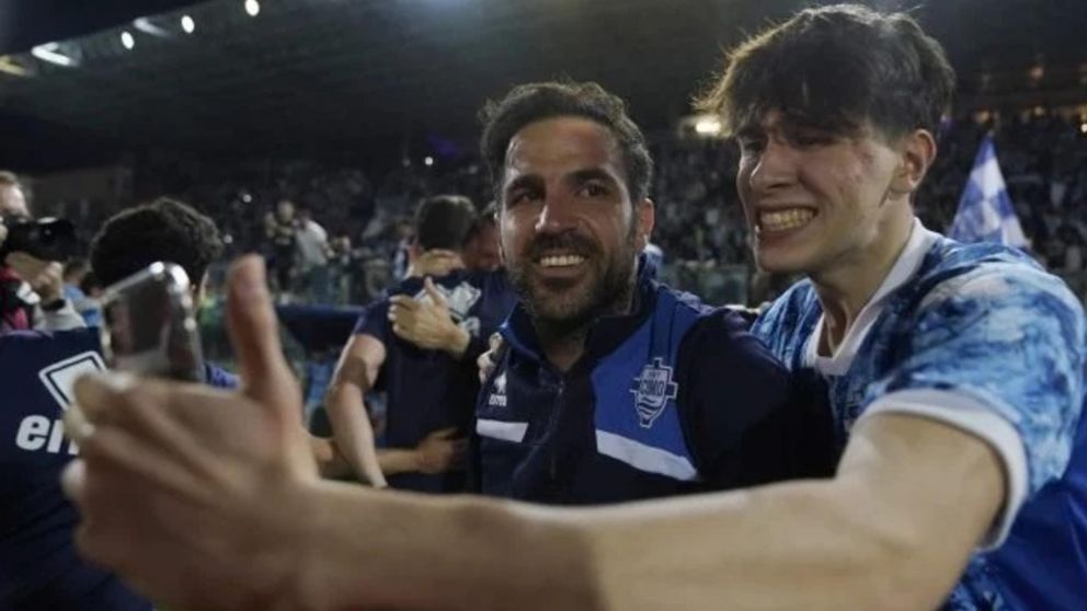 El INCREÍBLE REGALO de Cesc Fábregas a los jugadores de Como 1907 por el ASCENSO a la Serie A