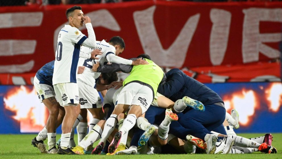 Talleres aprovechó el hombre de más y arrancó la Liga Profesional con UN TRIUNFAZO ante Independiente