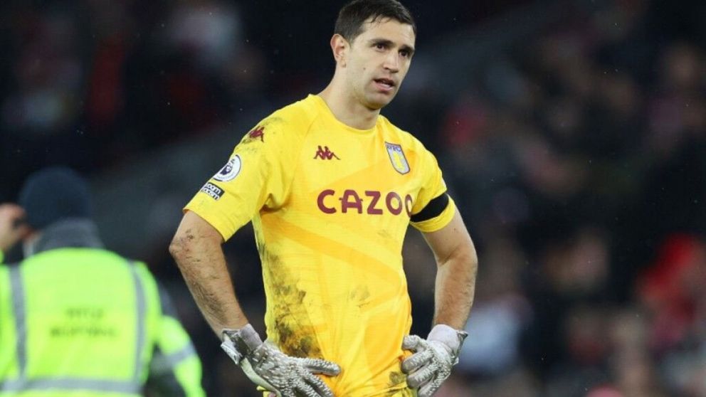 Dibu Martínez y Aston Villa quedaron ELIMINADOS de la Conference League