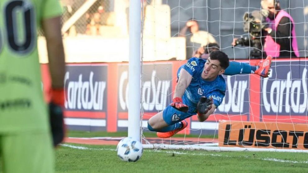 El MACHETE de Marchiori: el HÉROE de Vélez finalista en la definición por penales