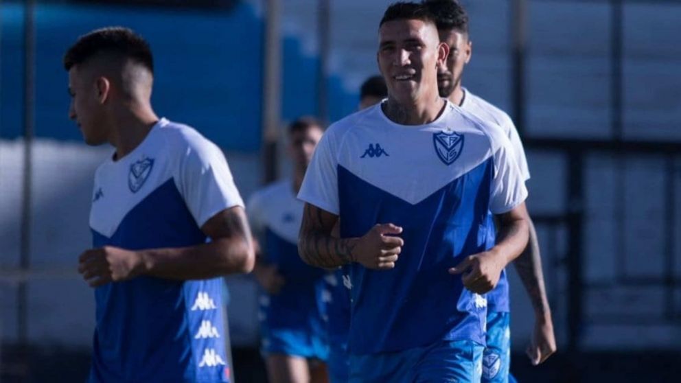 El presidente de Vélez habló de la "LUCHA INTERNA" de Ricardo Centurión