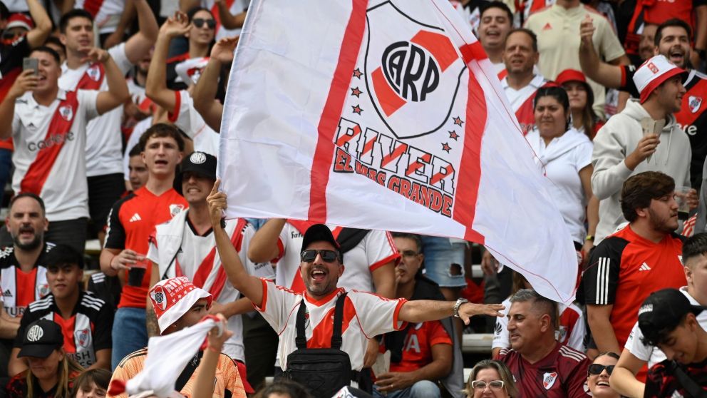 El Kun Ag�ero DESTROZ� a la hinchada de River por su SILENCIO ante Boca: mir� el video