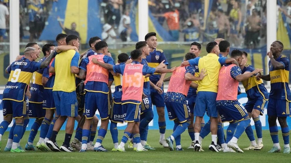 El PICANTE cruce entre los jugadores de Boca y River en el aeropuerto: CANTOS y CARGADAS