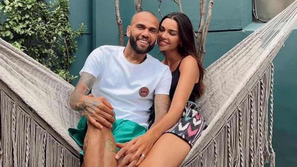 Dani Alves y Joana Sanz ya no se esconden a pesar de la CONDENA por ABUSO SEXUAL