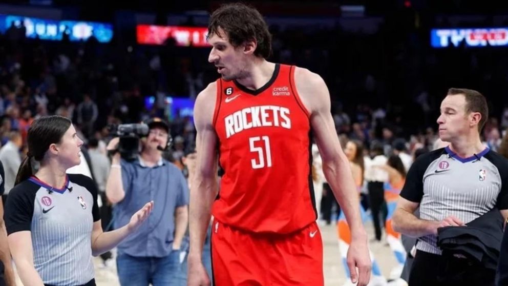Marjanovic FALLÓ tiros A PROPÓSITO en la NBA para BENEFICIAR a los hinchas rivales: el video