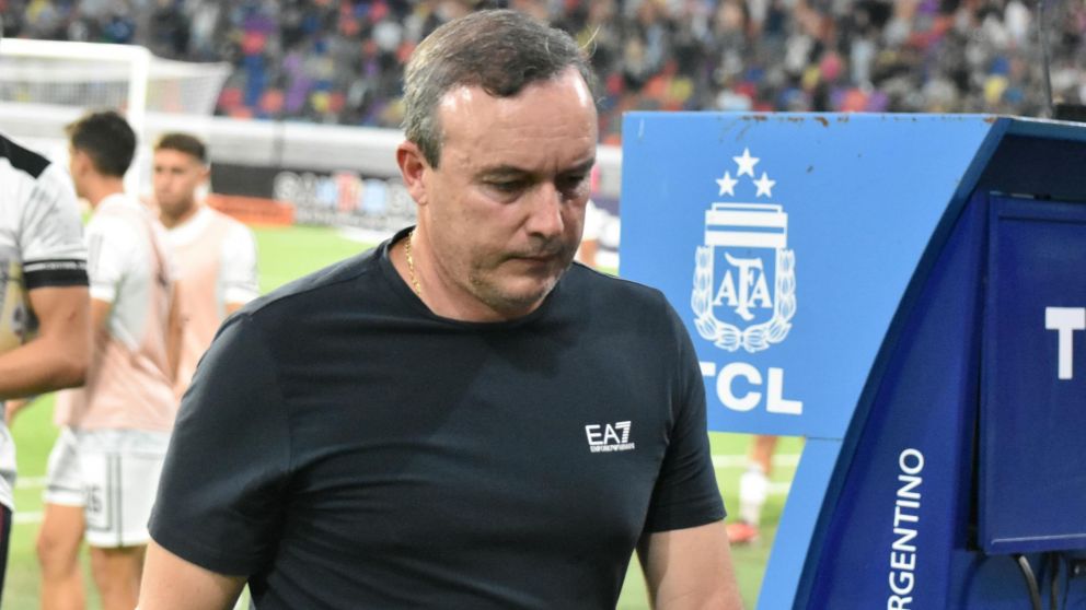 UNO MENOS: se confirmó la SALIDA de otro director técnico en la Copa de la Liga 2024
