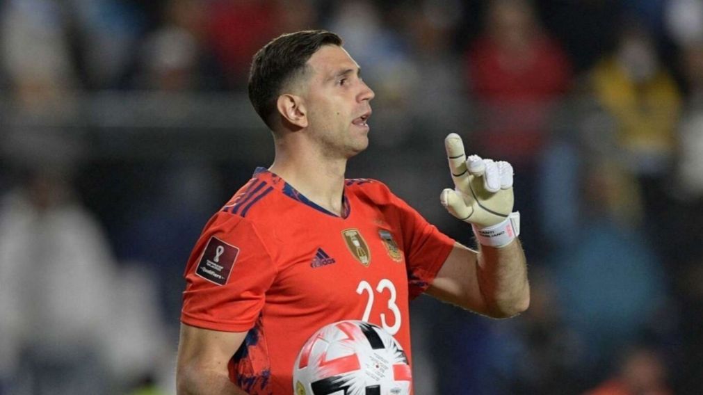 Dibu Martínez casi no juega el partido ante Países Bajos en Qatar 2022 por un INSÓLITO motivo