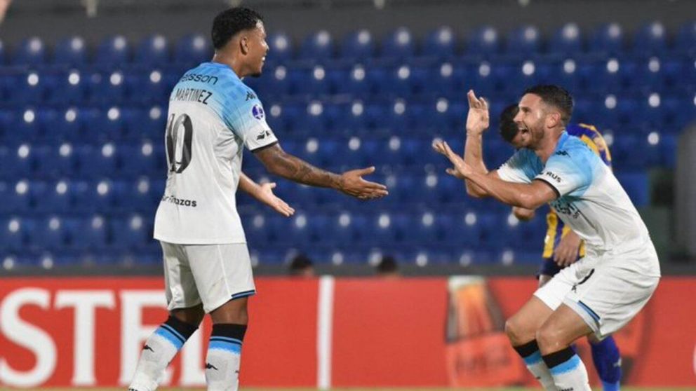 Racing SE LUCIÓ ante Sportivo Luqueño con goles de los chicos de la guía: Adrián y Roger Martínez