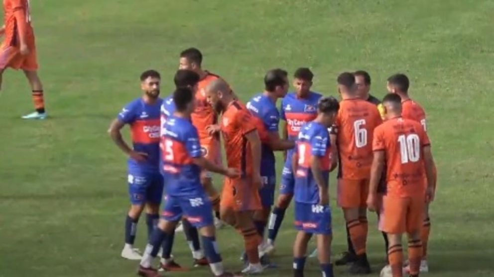 El INCREÍBLE PENAL FANTASMA que le dieron a Berazategui en la Primera C: el video