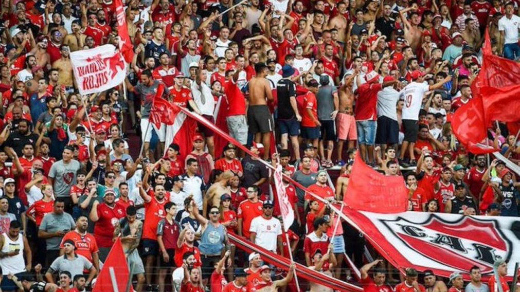 Independiente en llamas: los barras INTENTARON SILENCIAR a los hinchas que insultaron al equipo y los dirigentes