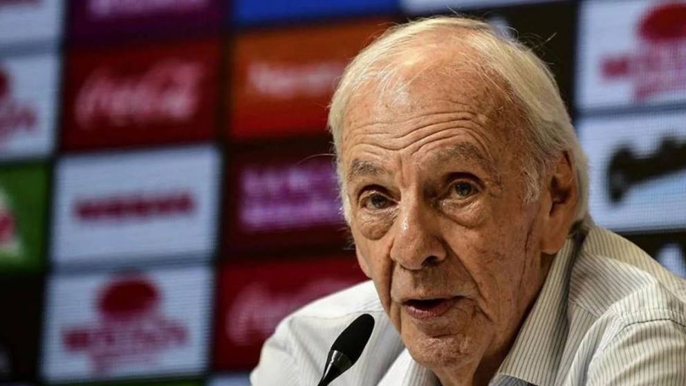 PREOCUPACIÓN: César Luis Menotti fue internado en un centro médico