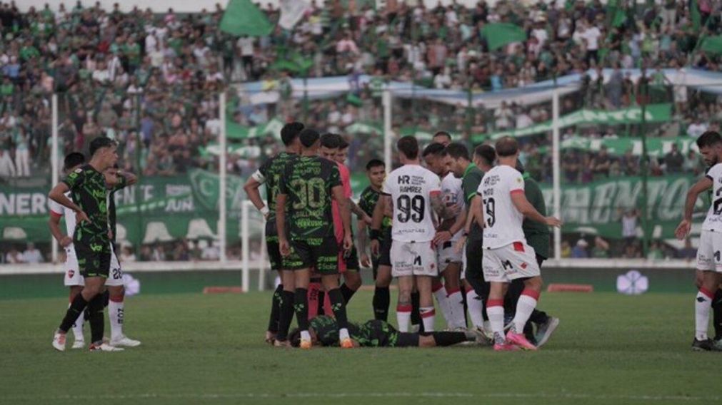 Fernando Espinoza lo hizo de nuevo: cometió un GROSERO ERROR y se ENFRENTÓ a los jugadores de Newell`s