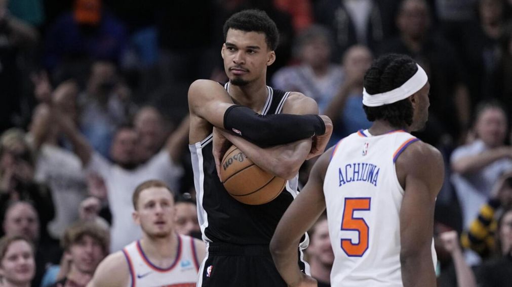 Arde la NBA: Victor Wembanyama brilló en los San Antonio Spurs que vencieron a los New York Knicks en un partido casi soñado de Jalen Brunson