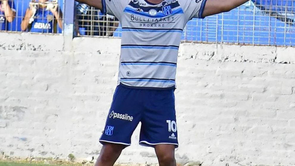 UNA SANA COSTUMBRE. TOTO CELEBRA LO QUE FUE SU CONQUISTA ANTE ALMAGRO.