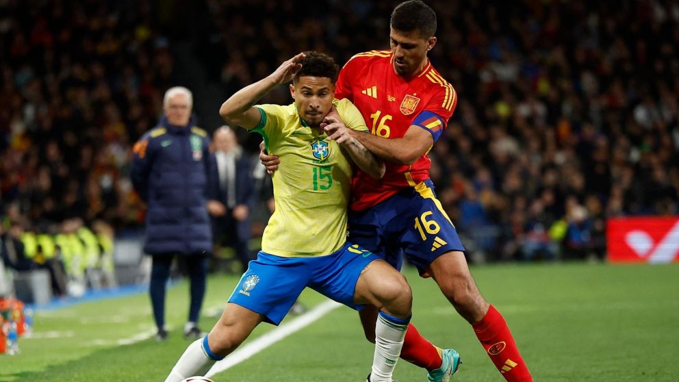Brasil rescató el empate ante España en un partido con TRES PENALES y una LLUVIA DE GOLES