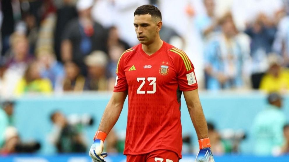 El HISTÓRICO récord que no podrá alcanzar Dibu Martínez con Argentina si no ataja ante Costa Rica