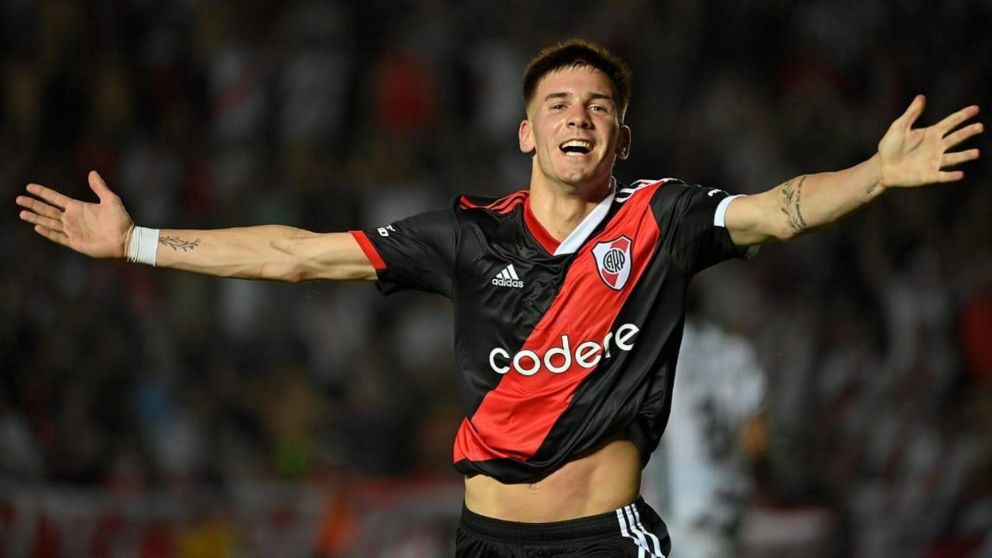 HISTÓRICO: Mastantuono renueva con River y tendrá una cláusula millonaria
