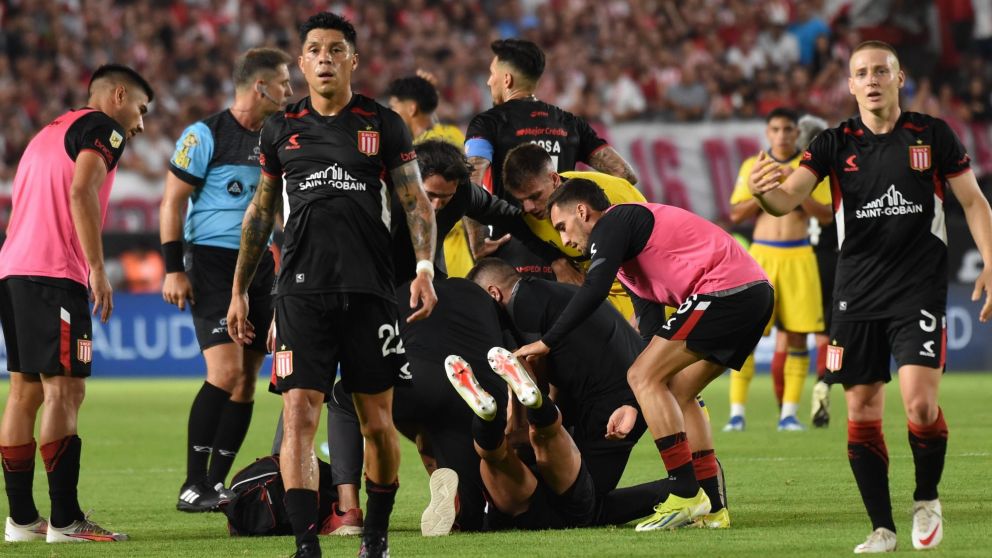 Estudiantes y Boca SE SUSPENDIÓ por un problema de salud de Javier Altamirano, el mediocampista Pincha