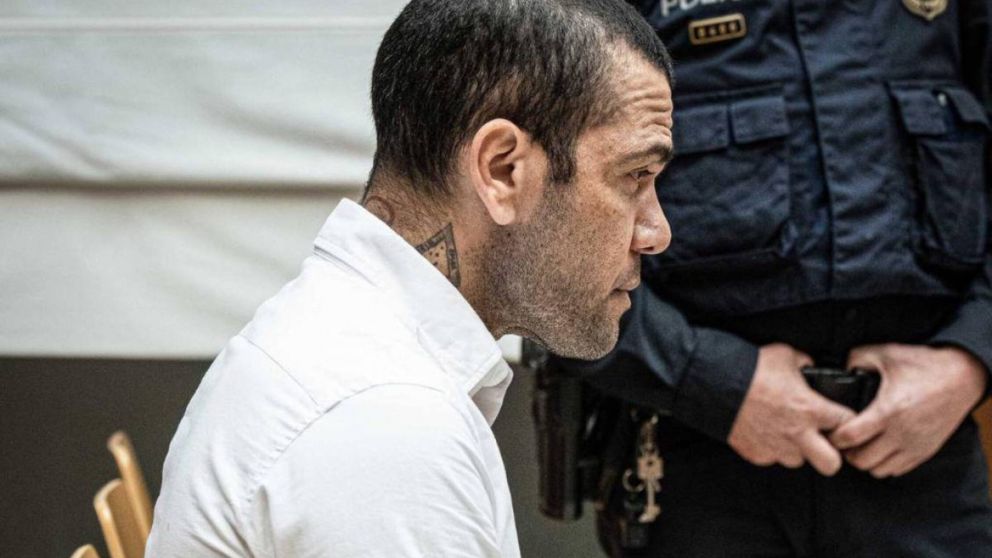 La fuerte desmentida del supuesto SUICIDIO de Dani Alves: "Quieren verlo muerto"