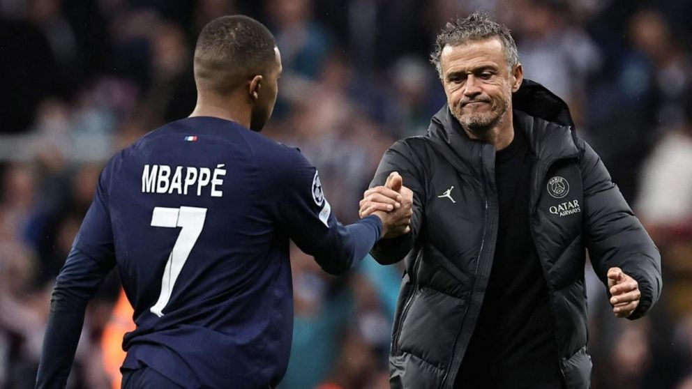 ARDE PSG: Luis Enrique se despidió de Mbappé