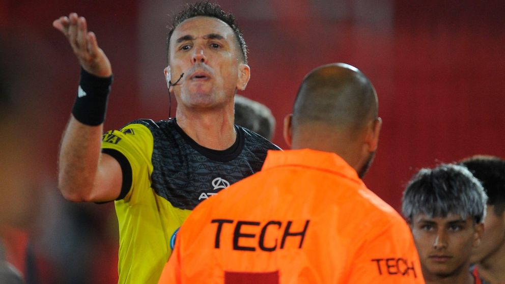 Dóvalo ROMPIÓ EL SILENCIO tras el escándalo en el partido de Barracas Central e Independiente