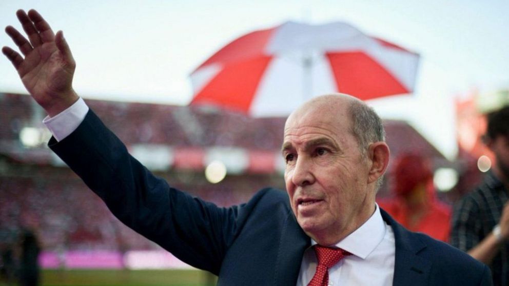 Ricardo Bochini sufrió un IMPACTANTE accidente con su auto: está fuera de peligro