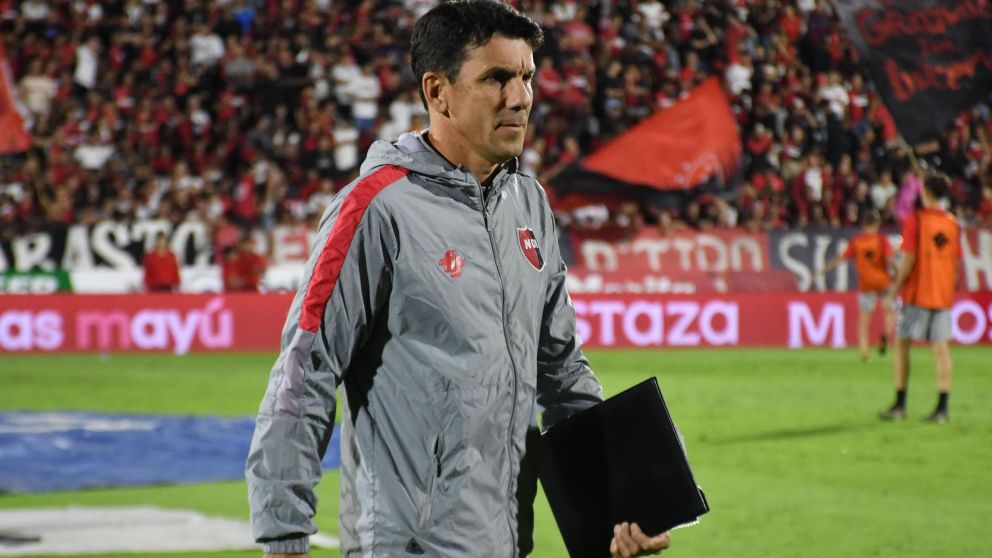 Larriera EXPLOTÓ contra los ARBITROS que perjudican a Newell's: "ESTÁN PASANDO COSAS..."